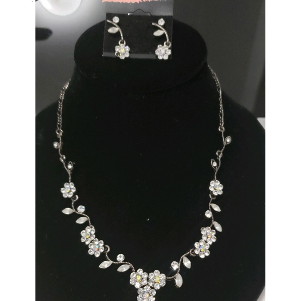 Necklace Set- Flower Crystals